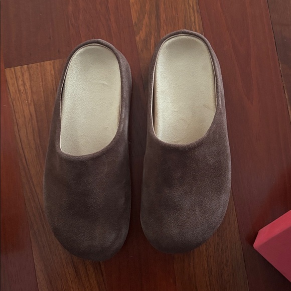 Chic Brown Suede Mules - Picture 7 of 7